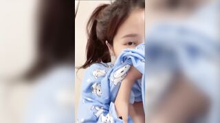 Em teen khoe body đằng sau lớp áo rộng
