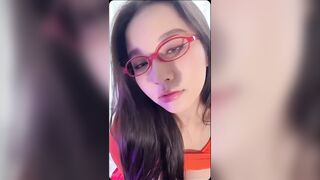 Đằng sau lớp váy là mông to vú to nhưng thiếu cu đụ