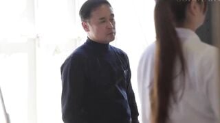 Người vợ vú ngon thèm lén lút với ông giao hàng trên xe tải bốc lửa. phần 1