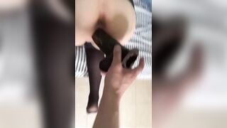 Bị anh họ cho thủ dâm sextoy quá size