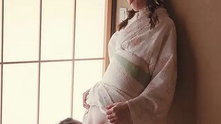 Lên đỉnh khi được bạn thân sờ lồn hồng cô em thật dâm và gợi tình trong bộ kimono