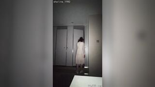 Địt mẹ cái thằng này & Canh gái trong nhà vệ sinh đi ra chịch luôn  😈