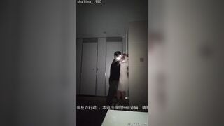 Địt mẹ cái thằng này & Canh gái trong nhà vệ sinh đi ra chịch luôn  😈