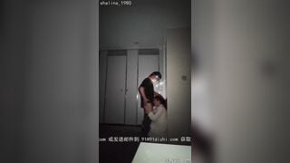 Địt mẹ cái thằng này & Canh gái trong nhà vệ sinh đi ra chịch luôn  😈