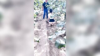 Chị gái khoả thân vào vườn mùa nho