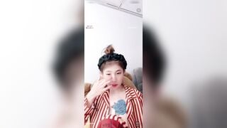 Phòng live show của idol tiktok Huỳnh Bảo Trân,cứ ngồi khoe vú xoa lồn v là có tiền#1