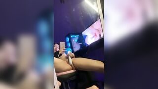 Gái xinh chốn bố mẹ vào phòng xem sex thủ dâm