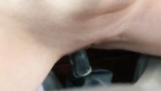 Gái teen  Thủ dâm với cần số oto