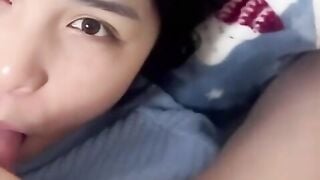 Đụ vào miệng cô bạn thân bắn tinh đầy mặt em nó