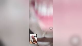 "CHỊ LẤY QUẢ DƯA CHỌC VÀO LỒN ĐI, CHỊ BANH LỒN EM XEM ĐI" NỨNG VL LUÔN