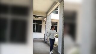 Cực hot giảng viên đại học canh quay lén lồn các em sinh viên đi đái.