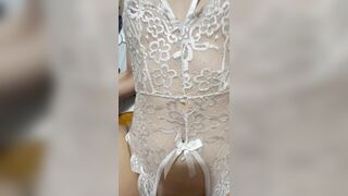 Con đĩ vợ với cái lồn không lông và bộ đồ khiêu dâm