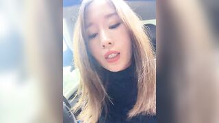 Vừa đi sela vừa thủ dâm trên ô tô dâm đãng vú to lồn ngon