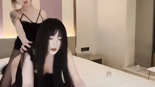 Hai em ladyboy xinh vú to dâm địt nhau dâm đãng kích thích