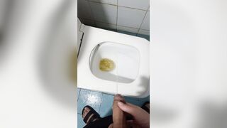 Trả kèo vid đi đái