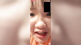 Call video sex với bạn thân khi nó thất tình