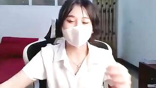 Bé áo dài dễ thương trên ghế livestream – Phần 5