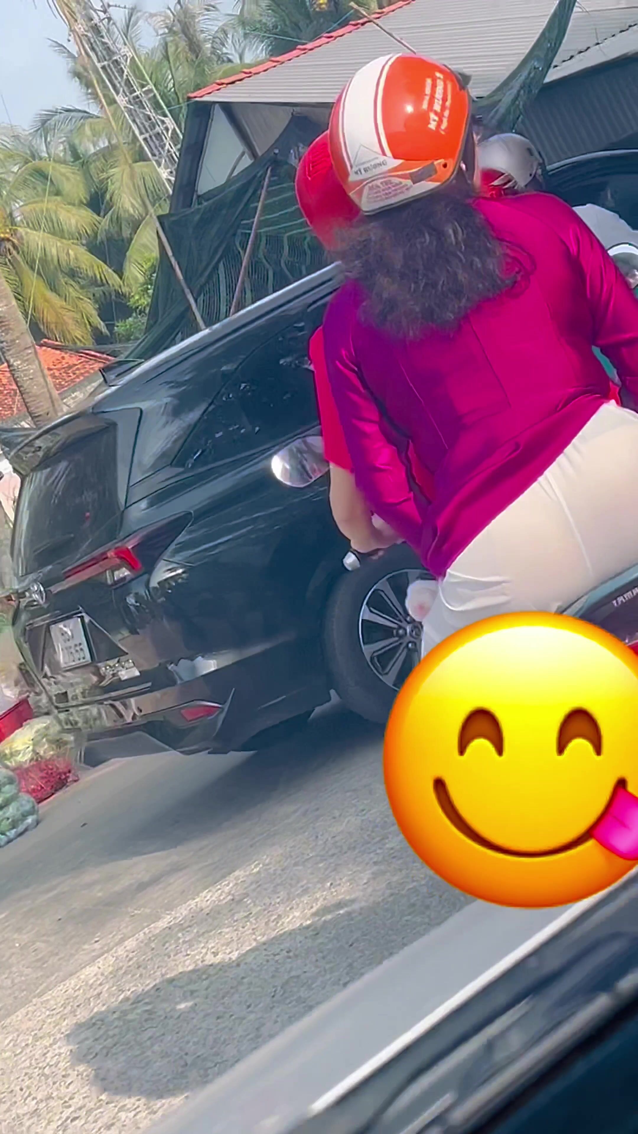 mùng1 mặc lọt khe cả năm lọt khe