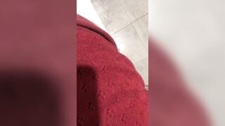 Đang đi ăn em đòi vào wc bú cu