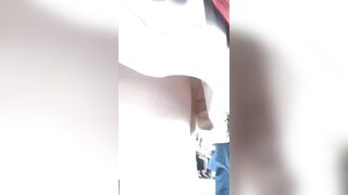 Quay lén dưới váy tàu điện
