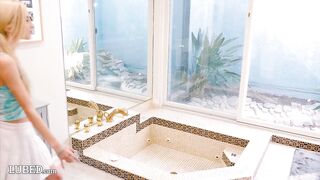 Sex Châu Âu em gái nhỏ nhắn thích cặc to