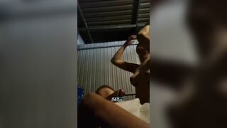 Đi cà phê chòi bắt em nhân viên bú cu rồi xuất vào miệng