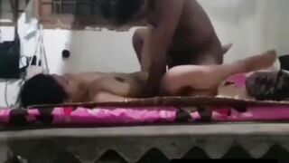 Bố dượng với con gái mỗi khi mẹ vắng nhà