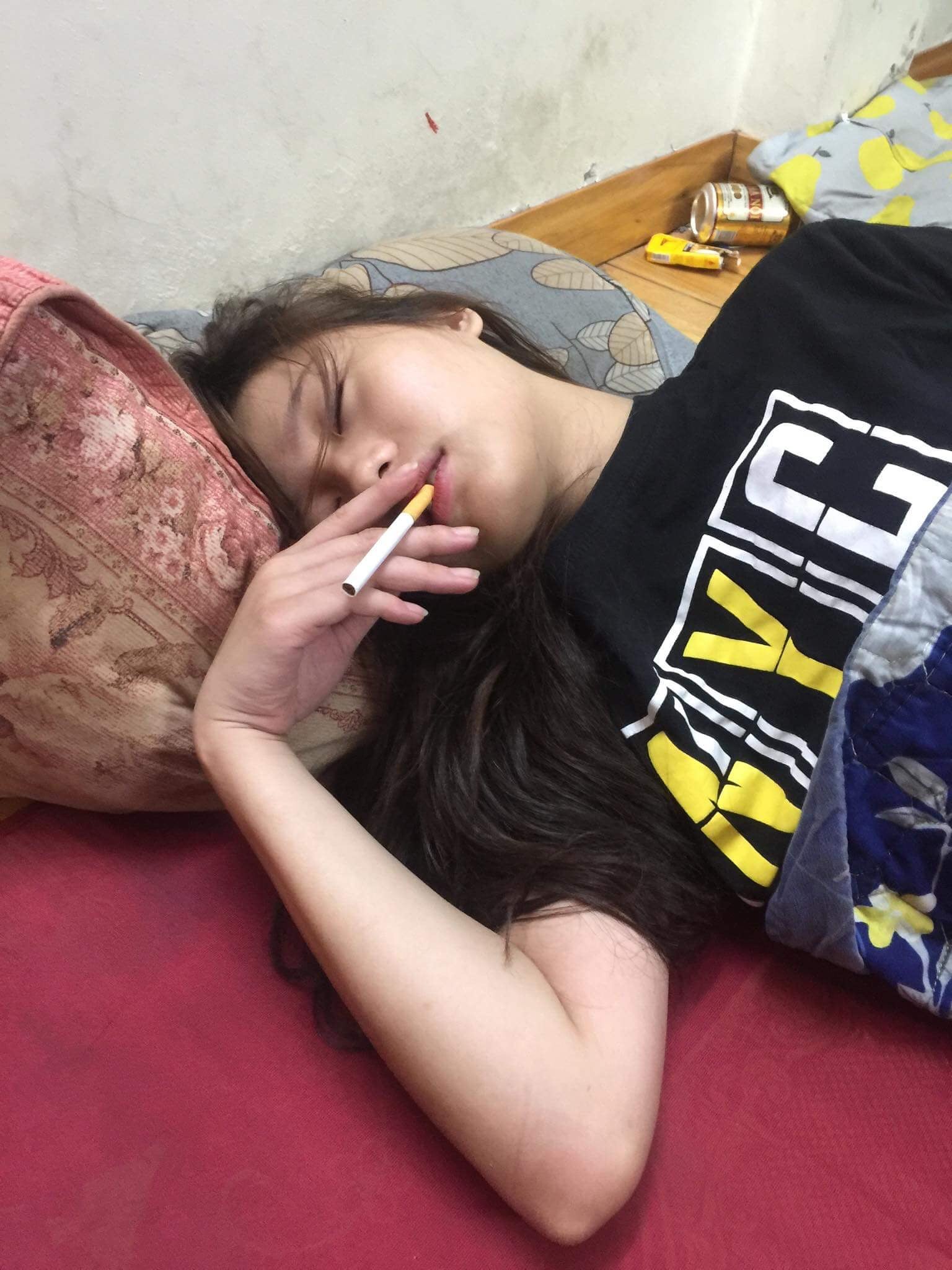 Gái non vừa mới lớn được dạy mút buồi