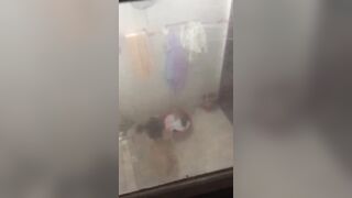 Em gái hàng xóm tắm 3