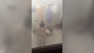 Em gái hàng xóm tắm 3