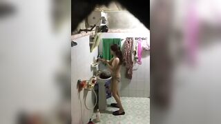 Quay lén gái tắm 6