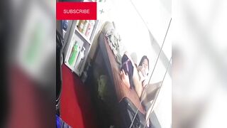Tết không có khách, em NV thủ dâm ngay tại salon
