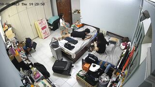 Hack cam quay lén gia đình