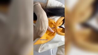Em teen trốn vô tolet show vú với lồn cực ngon