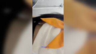 Em teen trốn vô tolet show vú với lồn cực ngon