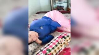 Có ai bán thuốc kích dục hay thuốc ngủ gì ko chứ nhìn DÌ kiểu này sao chịu nổi