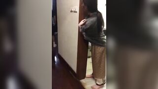 Đụ mẹ nó chứ con bé mới lớn mà chúng nó cho chơi MT ngáo đét lột áo chén tập thể