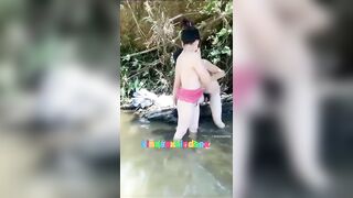 Em gái đu suối chơi bị người lạ hiếp dâm P2