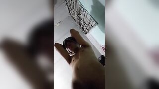 ...vẩy cu vì nứng