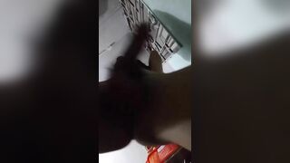 ...vẩy cu vì nứng