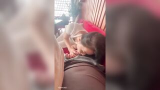 Đi cafe mà nứng quá thì phải làm sao