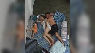 Vợ chồng địt nhau con thức