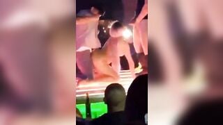 Hiếp dâm tập thể em gái trong quán bar xuất đầy mặt
