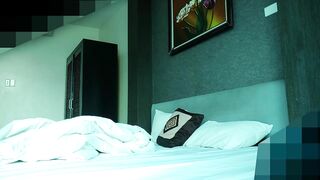 Ở truồng vô phòng nhờ em dâu bú cu rồi trả tiền công