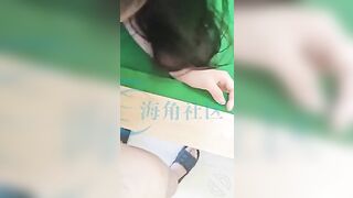 台球俱乐部约炮身材丰满的黑丝女同事_卧槽！拿台球杆去量她的B有多深