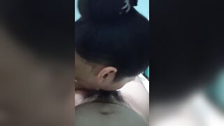Em nứng quá thì chị bú cu cho em đừng nói chồng chị nghe nhé