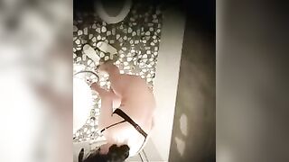 Em hàng xóm tắm 18t