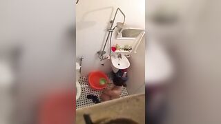 Em hàng xóm tắm da trắng 2