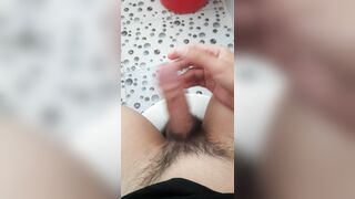 Trai hs mới lớn nứng thủ dâm với dương vật dài không lông