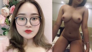 Nhã Linh 2k6 Mặt Xinh Cộng Quả Body Hết Nước Chấm